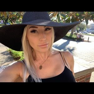 Meet your Posher, Kara